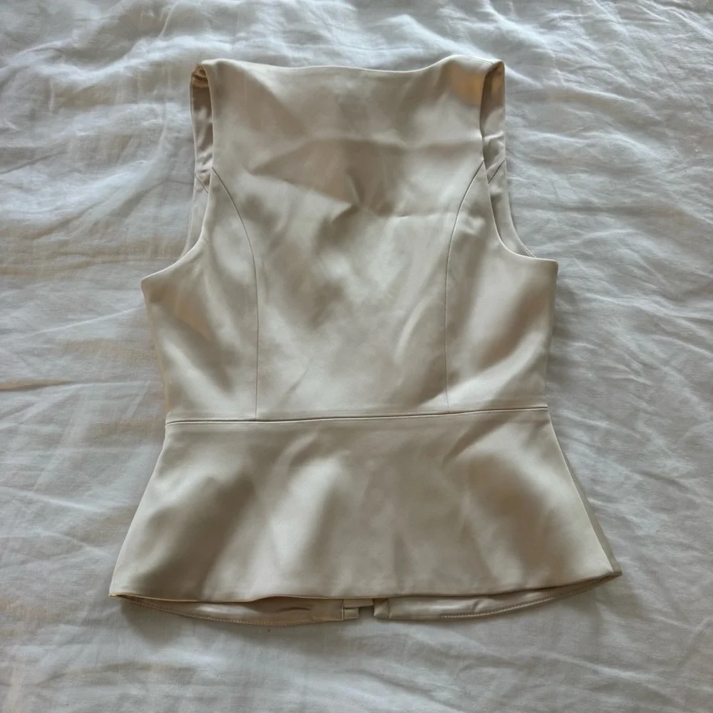 NWT Aritzia Ten Canape Satin Top in Whisper White - Picture 6 of 7